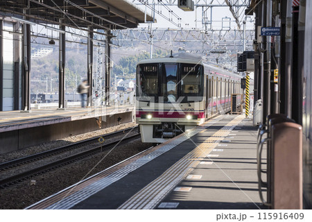 京王線　高尾山行き　急行　準特急　8000系による特急 115916409