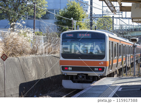 武蔵野線　205系　快速電車　北府中駅　ホーム 115917388
