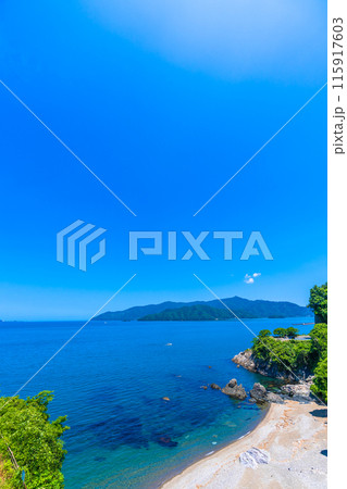 京都　丹後半島　初夏の海岸風景 115917603