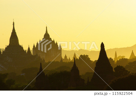 ミャンマー・バガン 寺院 夕暮れ ミャンマー・バガン 寺院 夕暮れ 115922504