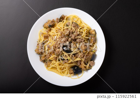ナスとひき肉の甘辛炒めパスタ ナスとひき肉の甘辛炒めパスタ 115922561