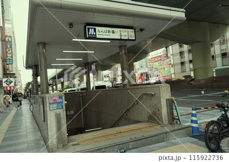 大阪メトロ地下鉄15番出入口の風景 115922736