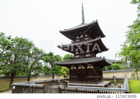 奈良県・興福寺の三重塔 115923099
