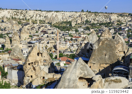 ギョレメ・パノラマから望むギョレメ街並み 115923442
