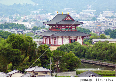奈良市の街並みと平城宮跡 奈良市の街並みと平城宮跡 115924193