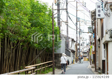 奈良県・ならまちの路地裏風景 115924199