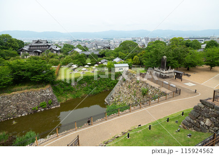 奈良県・大和郡山市の郡山城跡の天守台からの景色 115924562