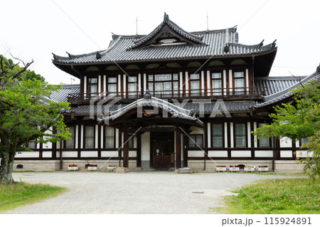 奈良県・大和郡山市の城址会館 （旧奈良県立戦捷記念図書館） 115924891