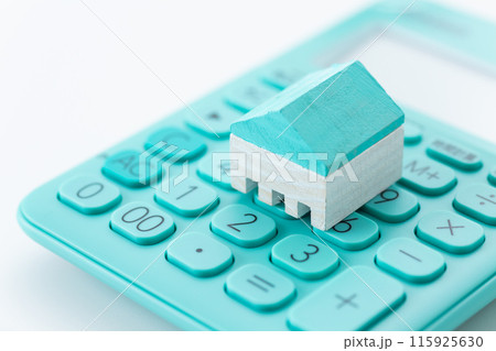 青い電卓と家 115925630