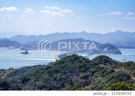 おっ玉葱から見晴らす鳴門海峡(兵庫県南あわじ市) おっ玉葱から見晴らす鳴門海峡(兵庫県南あわじ市) 115926355