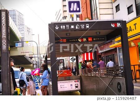 大阪なんば駅　難波地下街12番出入口の風景 115926487