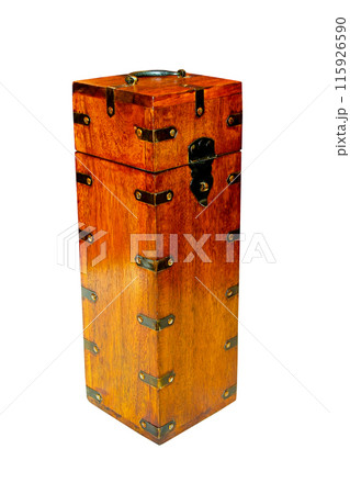 Wine box isolated 115926590