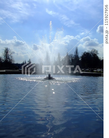 Fountain in the lake 115927956
