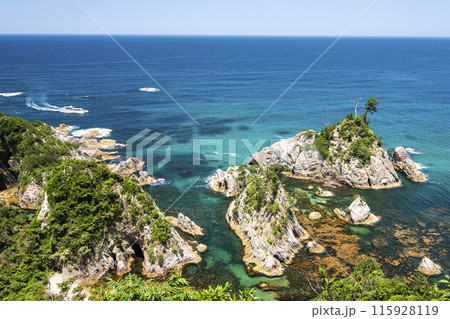 岩見ブルーの浦富海岸 115928119