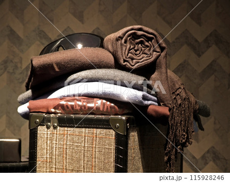 Jersey and scarf 115928246