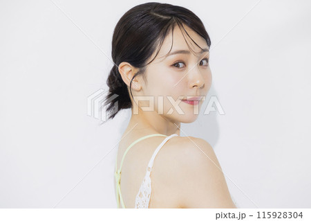 日光を浴びたビューティイメージ 115928304