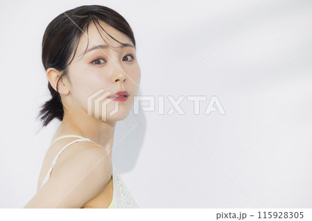 日光を浴びたビューティイメージ 115928305