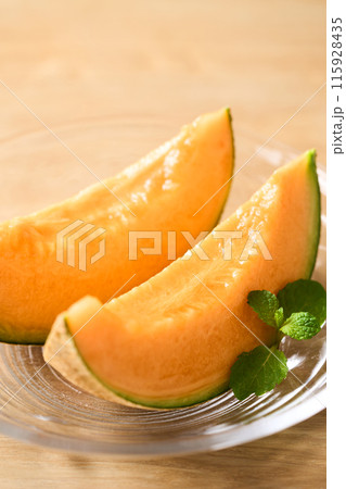 切り分けた赤肉メロン 北海道産アサヒメロン 切り分けた赤肉メロン 北海道産アサヒメロン 115928435