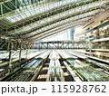 大阪駅　屋根　電車 115928762