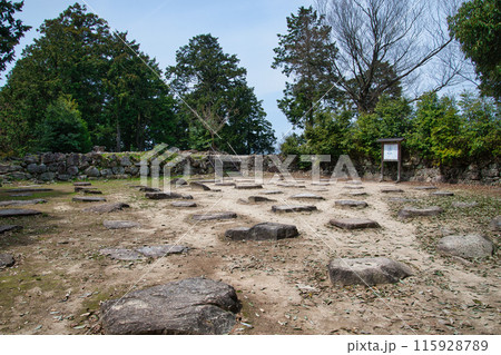 天下人織田信長が築いた城「安土城」天守台跡 天下人織田信長が築いた城「安土城」天守台跡 115928789
