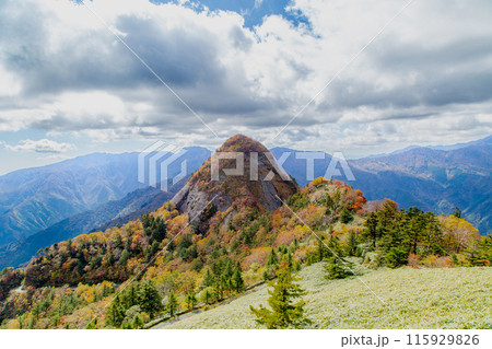 絶景の天空へと続く道　UFOライン 115929826