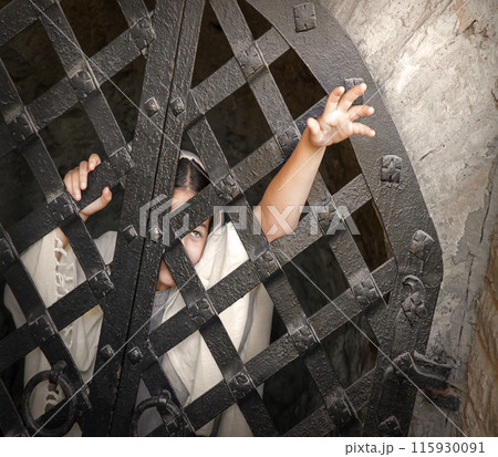 Woman in prison asking for help 115930091