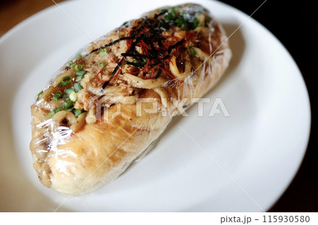 名古屋めしの一種。台湾まぜそばパン。 115930580