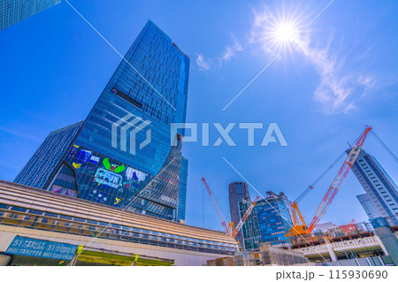 日本の東京都市景観 6月。渋谷駅や再開発、右に向いた大型クレーンなどを望む＝19日 115930690