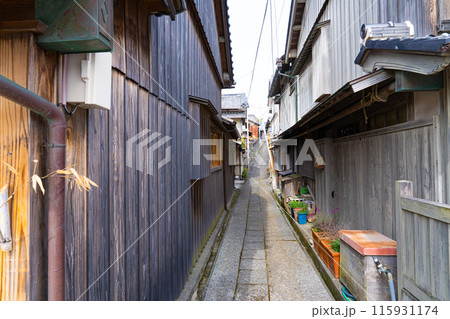【重要伝統的建造物群保存地区】吉良川町 坂のある路地1 高知県室戸市 【重要伝統的建造物群保存地区】吉良川町 坂のある路地1 高知県室戸市 115931174