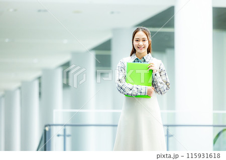若い大学生 115931618