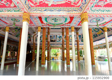 ラオスの首都ヴィエンチャンにある巨大寝釈迦像が有名なワットタートカオのとても美しい風景 115932900