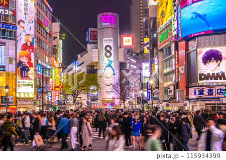 日本の東京都市景観 インバウンド“大爆発”…外国人観光客で埋め尽くされる渋谷…=6日、21時16分 日本の東京都市景観 インバウンド“大爆発”…外国人観光客で埋め尽くされる渋谷…=6日、21時16分 115934399