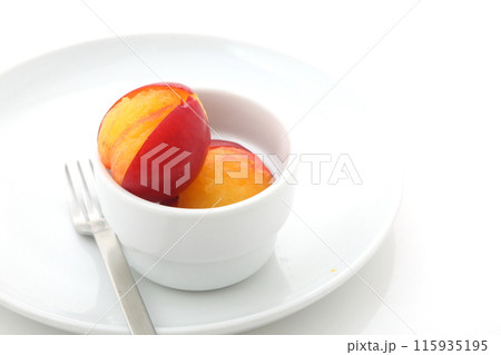 大石プラム果肉カットフォーク添え 大石プラム果肉カットフォーク添え 115935195