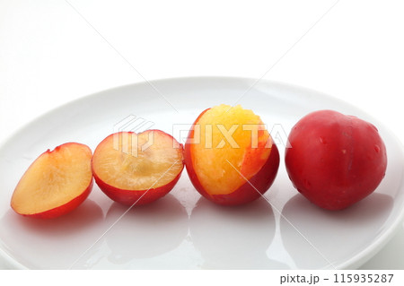 大石プラム果肉カットアップ 大石プラム果肉カットアップ 115935287