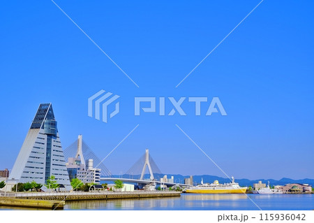 青森ウォーターフロントの風景 115936042