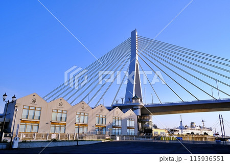 青森ウォーターフロント　A-FACTORYと青森ベイブリッジ 115936551