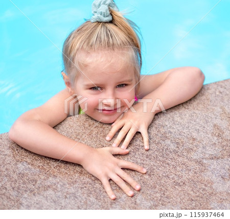 Cute smiling little girl in a swimming pool 115937464