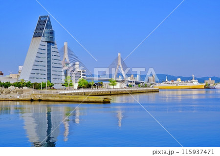 青森ウォーターフロントの風景 115937471