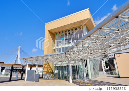 青森駅西口駅前広場 115938828