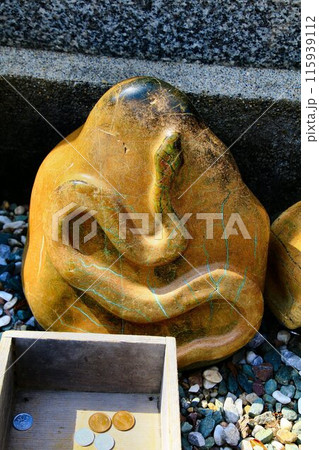 待ち受け画面にすると…金運向上♪ 宮城県・岩沼市『金蛇水神社』の蛇紋石(蛇石) 待ち受け画面にすると…金運向上♪ 宮城県・岩沼市『金蛇水神社』の蛇紋石(蛇石) 115939112
