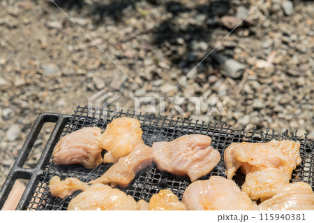 【オートキャンプ場でソロキャンプ 網で白モツを焼く】 【オートキャンプ場でソロキャンプ 網で白モツを焼く】 115940381