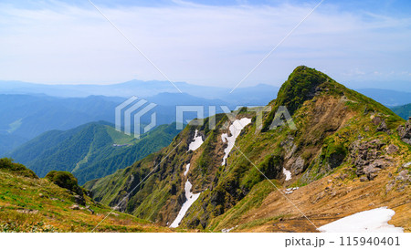 （群馬県）初夏の谷川岳山頂・トマノ耳 115940401