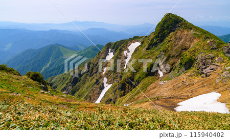 （群馬県）初夏の谷川岳山頂・トマノ耳 115940402