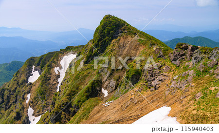 (群馬県)初夏の谷川岳山頂・トマノ耳 (群馬県)初夏の谷川岳山頂・トマノ耳 115940403