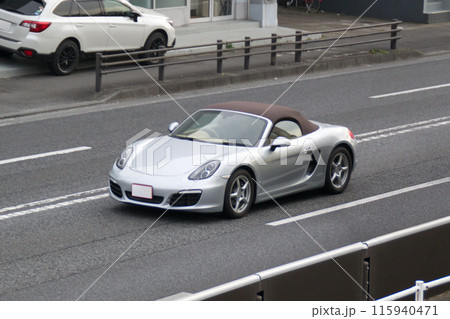 スポーツカー　道路走行 115940471