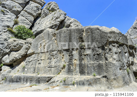 ヤズルカヤ遺跡ギャラリー1の神々のレリーフ 115941100