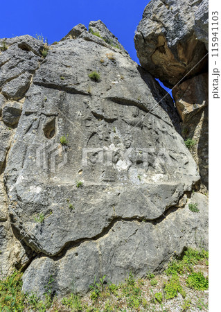 ヤズルカヤ遺跡ギャラリー1の神々のレリーフ 115941103