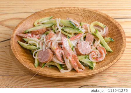 キュウリとカニカマのサラダ 115941276