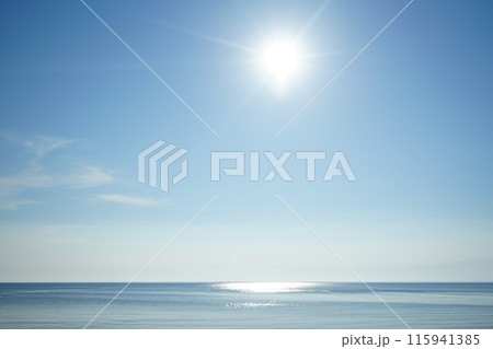 太陽と輝く海　日本海の夏の海1 115941385