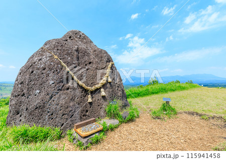 初夏の押戸石の丘 熊本県南小国町 初夏の押戸石の丘 熊本県南小国町 115941458